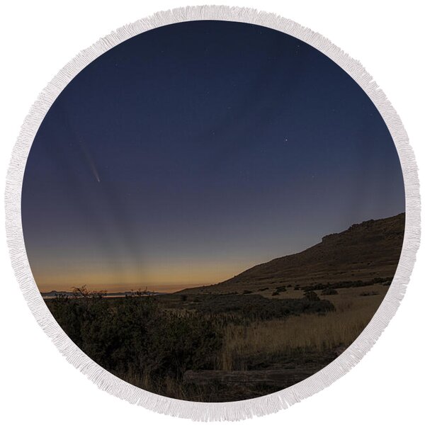 Twilight Comet Over Desert Landscape Round Beach Towel