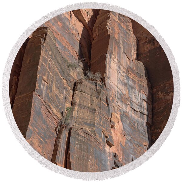 Towering Desert Sandstone Cliffs In Zion National Park Round Beach Towel