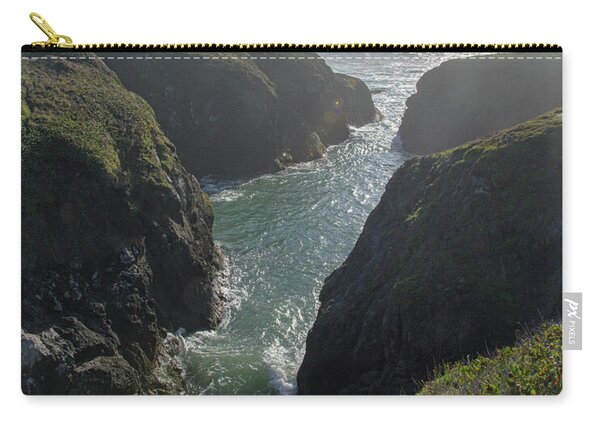Dramatic Coastal Cliff Scene Zip Pouch