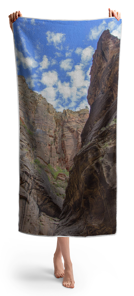 Majestic Canyon Sky View In The Narrows Beach Towel
