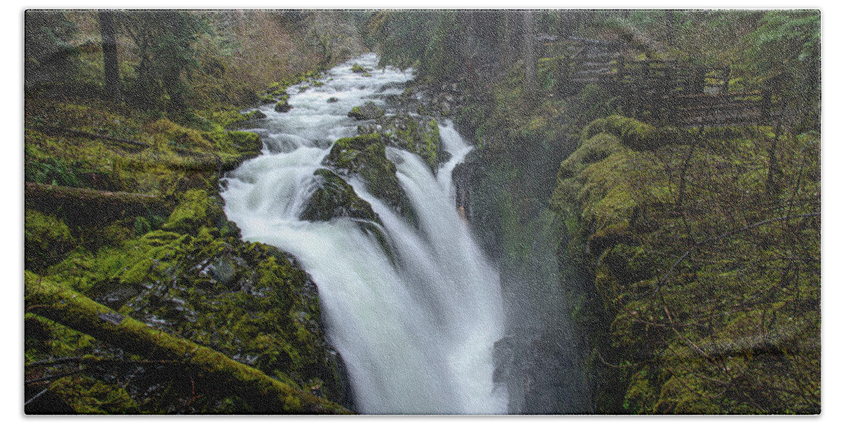 Serene Flow Through Mossy Forest Bath Towel