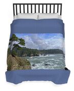 Coastal Serenity With Rugged Cliffs Duvet Cover