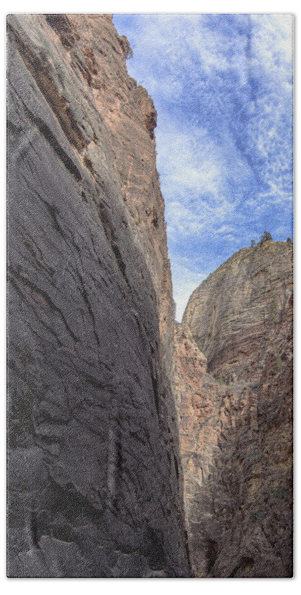 Towering Canyon Cliffs And Blue Sky Bath Towel
