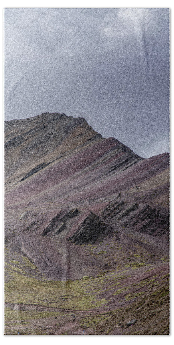 Majestic Andean Mountainscape With Colorful Striations Bath Towel