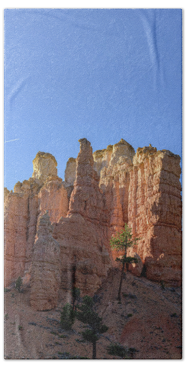 Majestic Sandstone Formations Of Bryce Canyon National Park Bath Towel