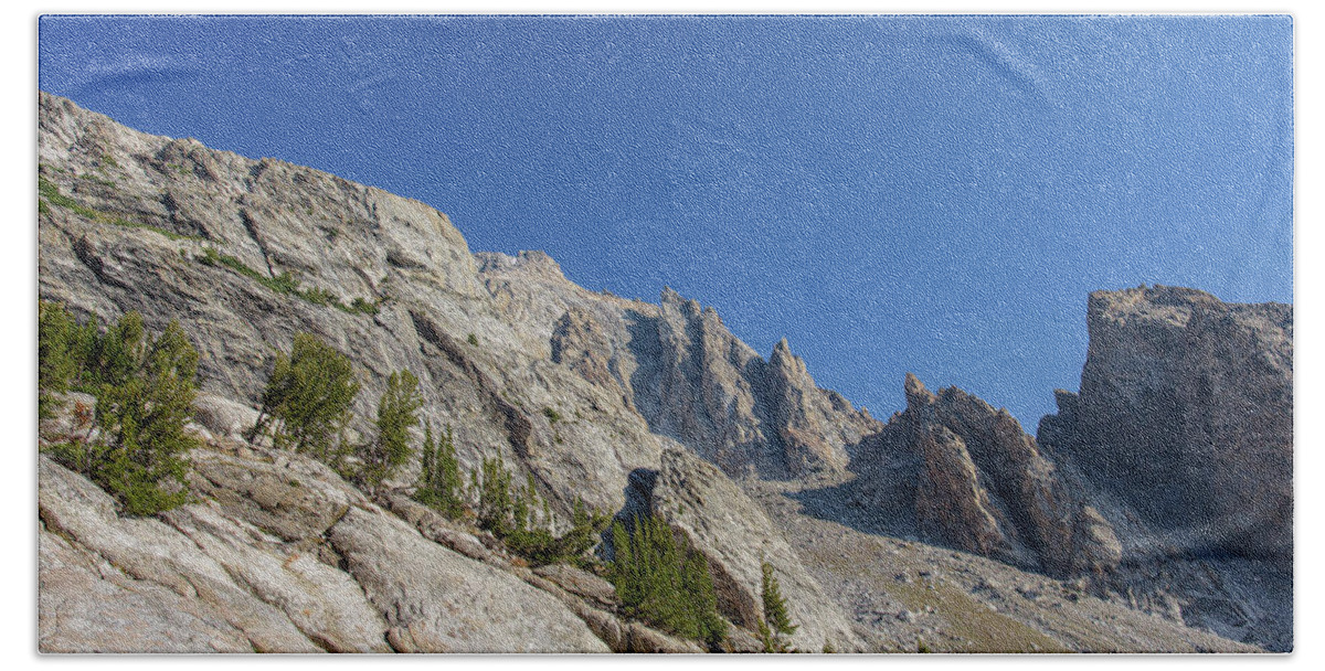 Majestic Mountain Peaks Under Blue Sky Bath Towel