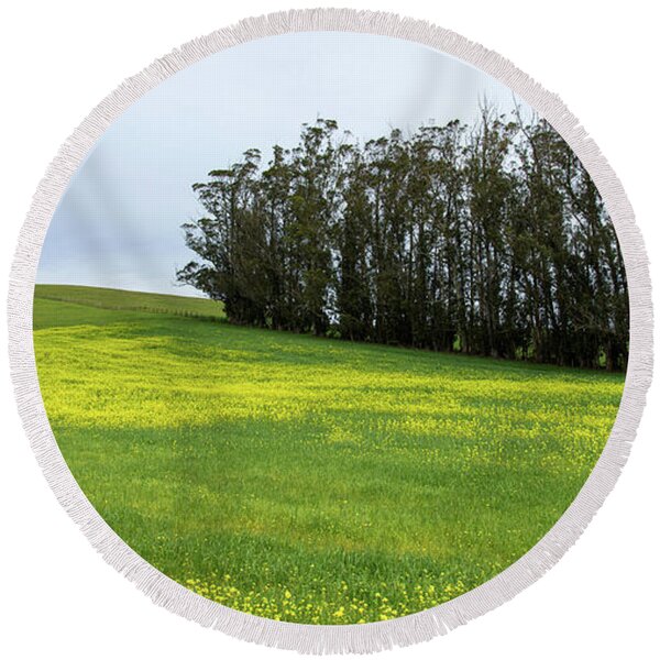 Rolling Hills With Blooming Wildflowers Round Beach Towel