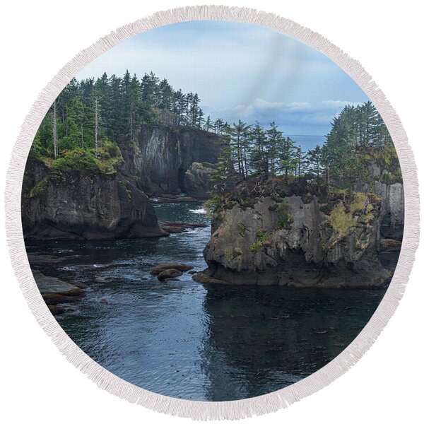 Serene Coastal Rocky Landscape Round Beach Towel